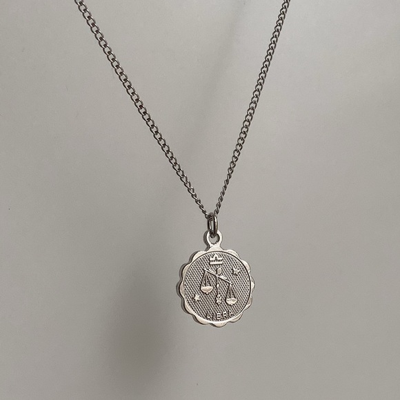 Libra Zodiac dainty pendant charm necklace New vintage STER silver - Picture 2 of 15